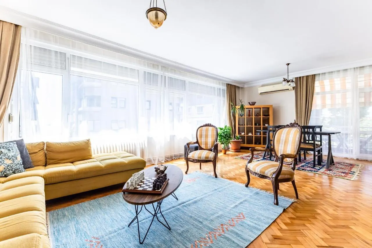 Spacious Flat W Balcony 3 Min To Kadikoy Square Stambuł