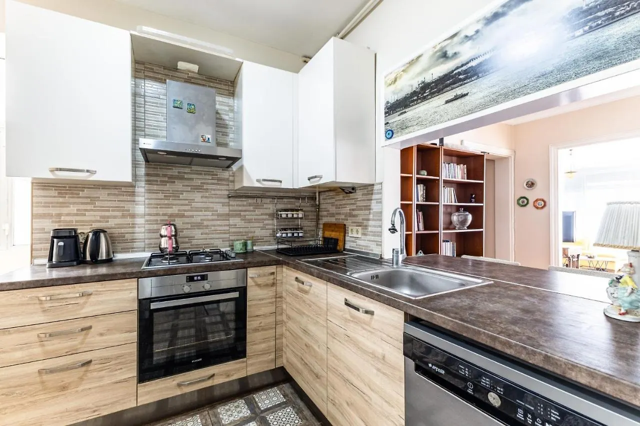 Spacious Flat W Balcony 3 Min To Kadikoy Square Stambuł 0*,