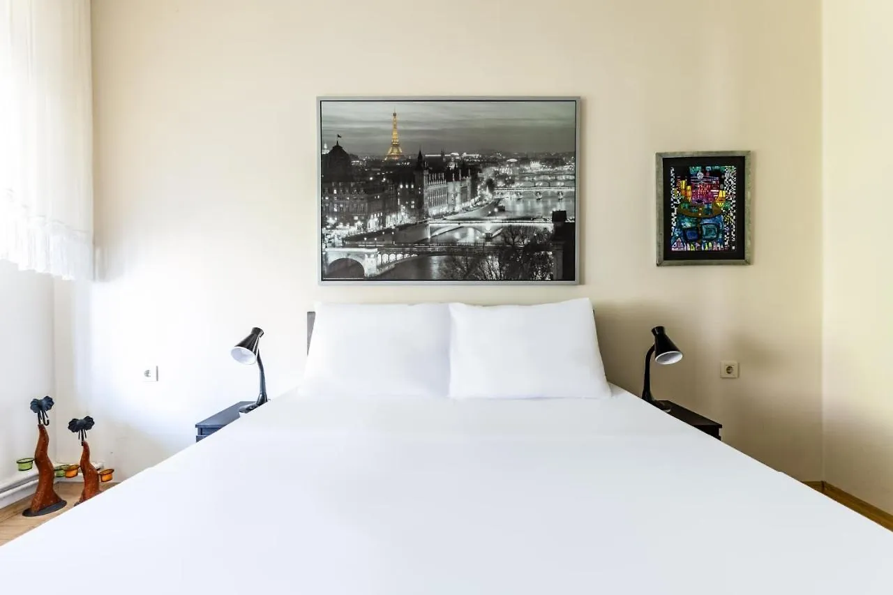 Spacious Flat W Balcony 3 Min To Kadikoy Square Stambuł 0*,  Turcja
